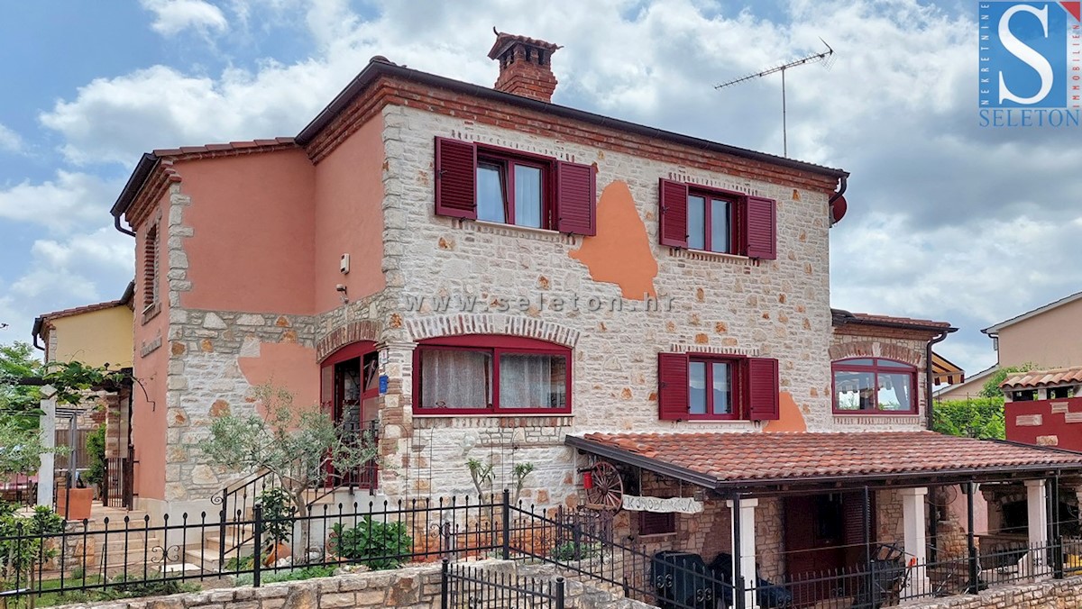 Istria - casa con piscina e vista mare vicino a Parenzo