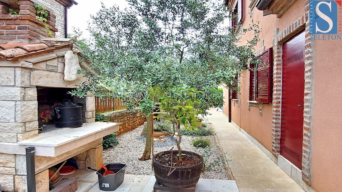 Istria - casa con piscina e vista mare vicino a Parenzo