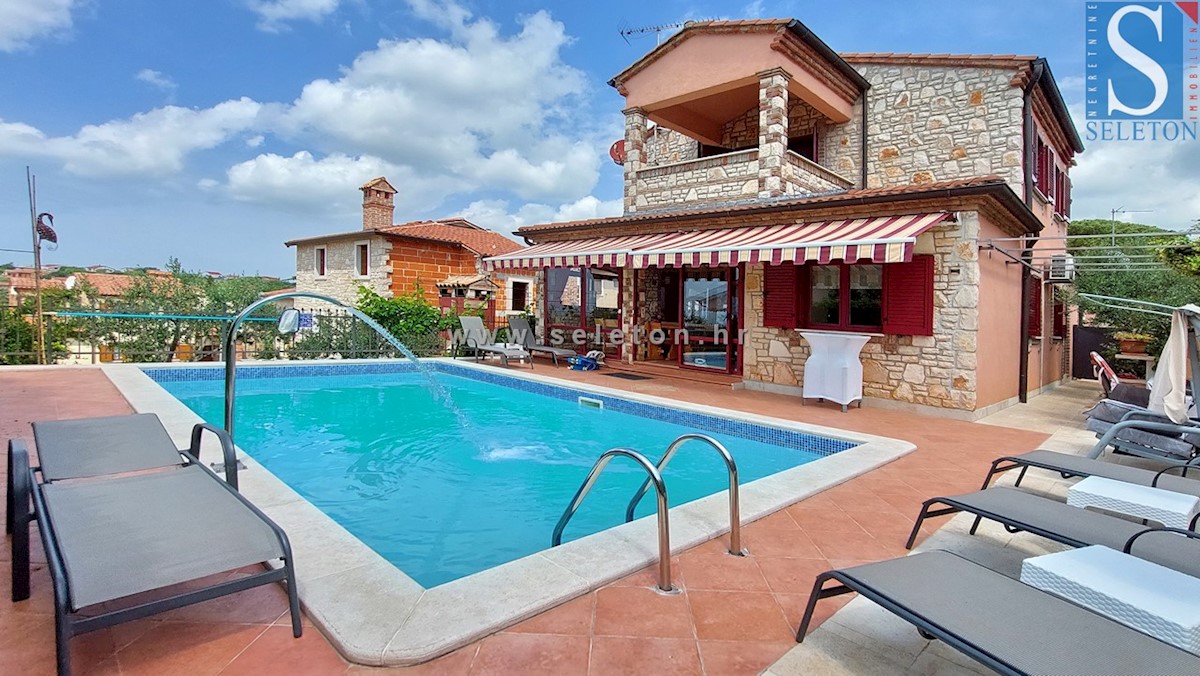 Istria - casa con piscina e vista mare vicino a Parenzo