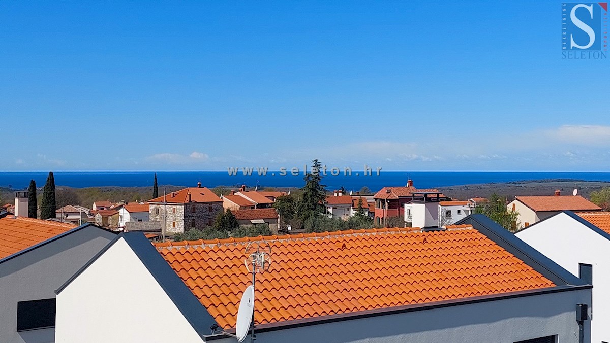 Poreč, nuovo appartamento di 84 m2 + terrazza sul tetto di 56 m2 con vista mare