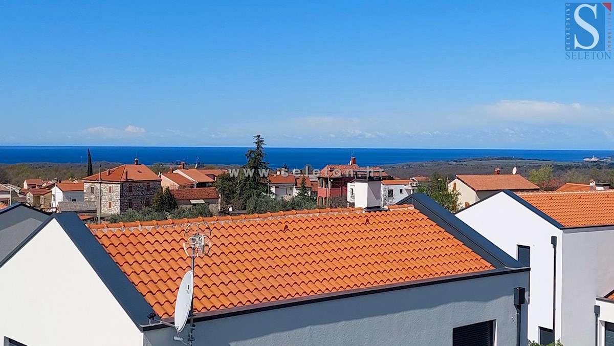Poreč, nuovo appartamento di 84 m2 + terrazza sul tetto di 56 m2 con vista mare