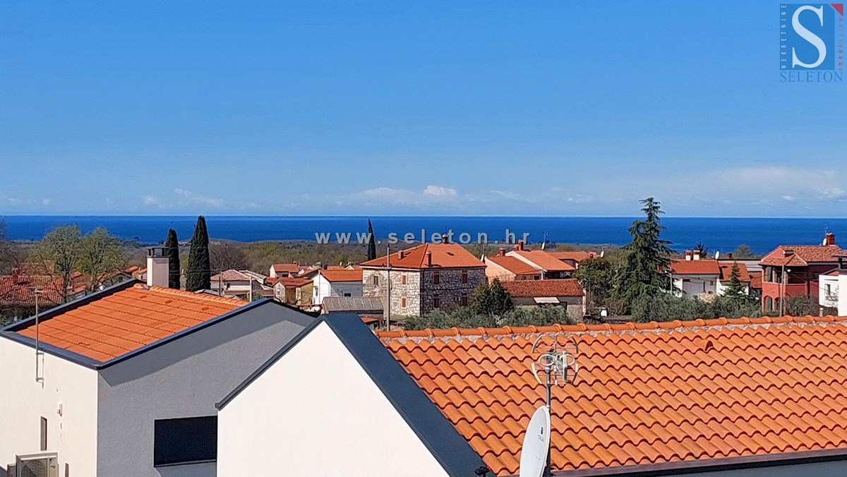 Poreč, nuovo appartamento di 84 m2 + terrazza sul tetto di 56 m2 con vista mare