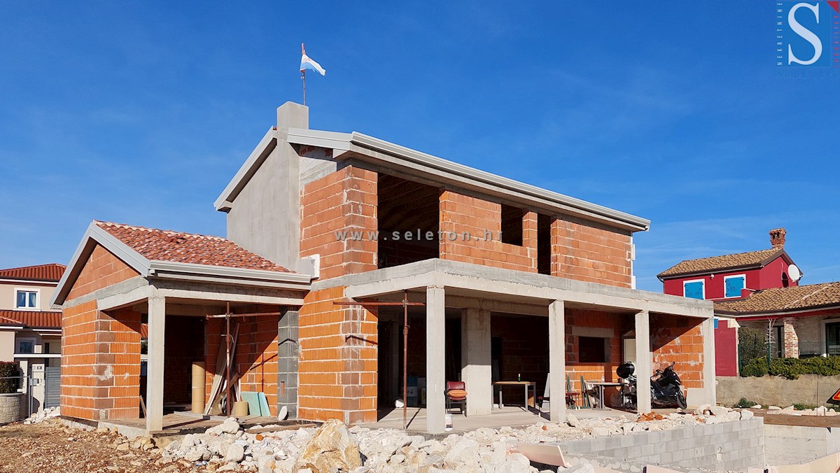 Casa indipendente di 240 m2 con vista mare, piscina e garage vicino a Parenzo - in costruzione