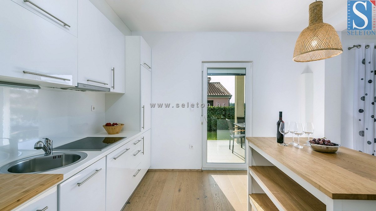 Poreč-Parenzo, casa indipendente di 134 m2 con piscina
