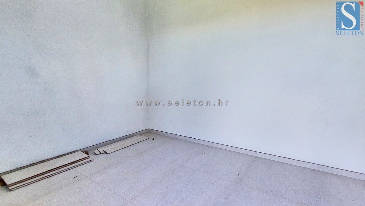 Nuova e moderna casa bifamiliare di 131 mq con piscina nelle vicinanze di Poreč-Parenzo