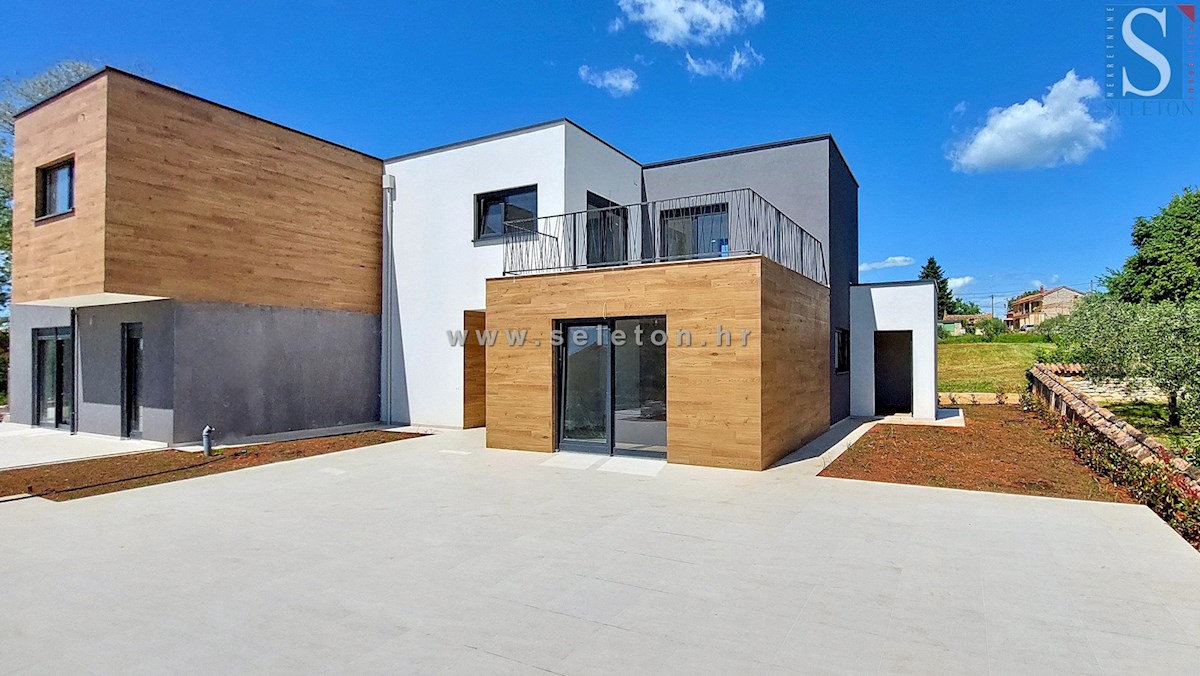Nuova e moderna casa bifamiliare di 131 mq con piscina nelle vicinanze di Poreč-Parenzo