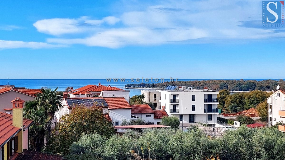Poreč-Parenzo, appartamento di 127 m2 in vendita con vista mare, a 500 m dal mare