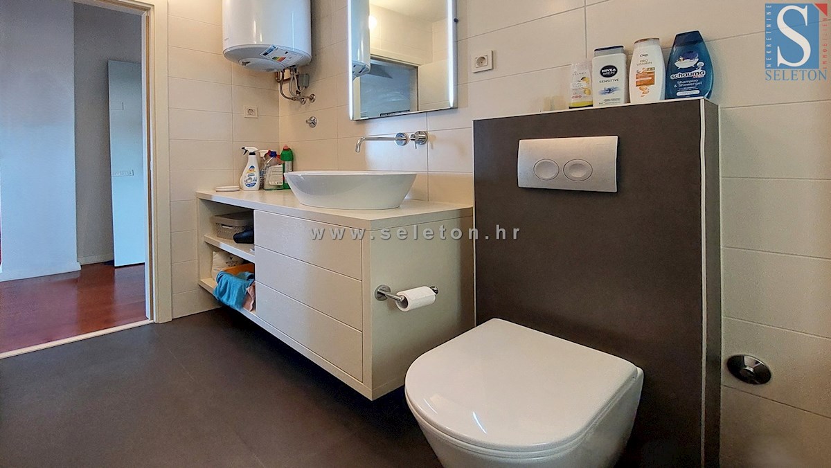 Poreč-Parenzo, appartamento di 127 m2 in vendita con vista mare, a 500 m dal mare