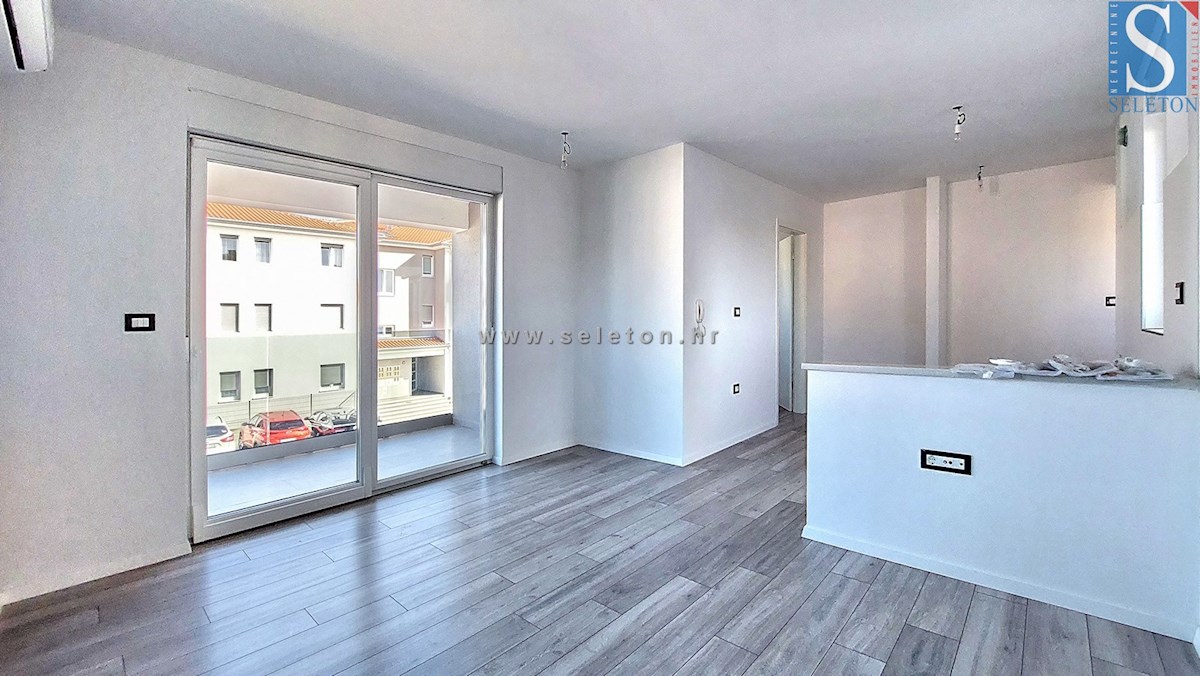 Poreč-Parenzo - nuovo appartamento di 65 m2 nelle vicinanze, 1. piano