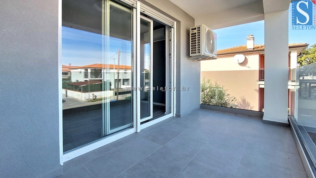 Poreč-Parenzo - nuovo appartamento di 65 m2 nelle vicinanze, 1. piano