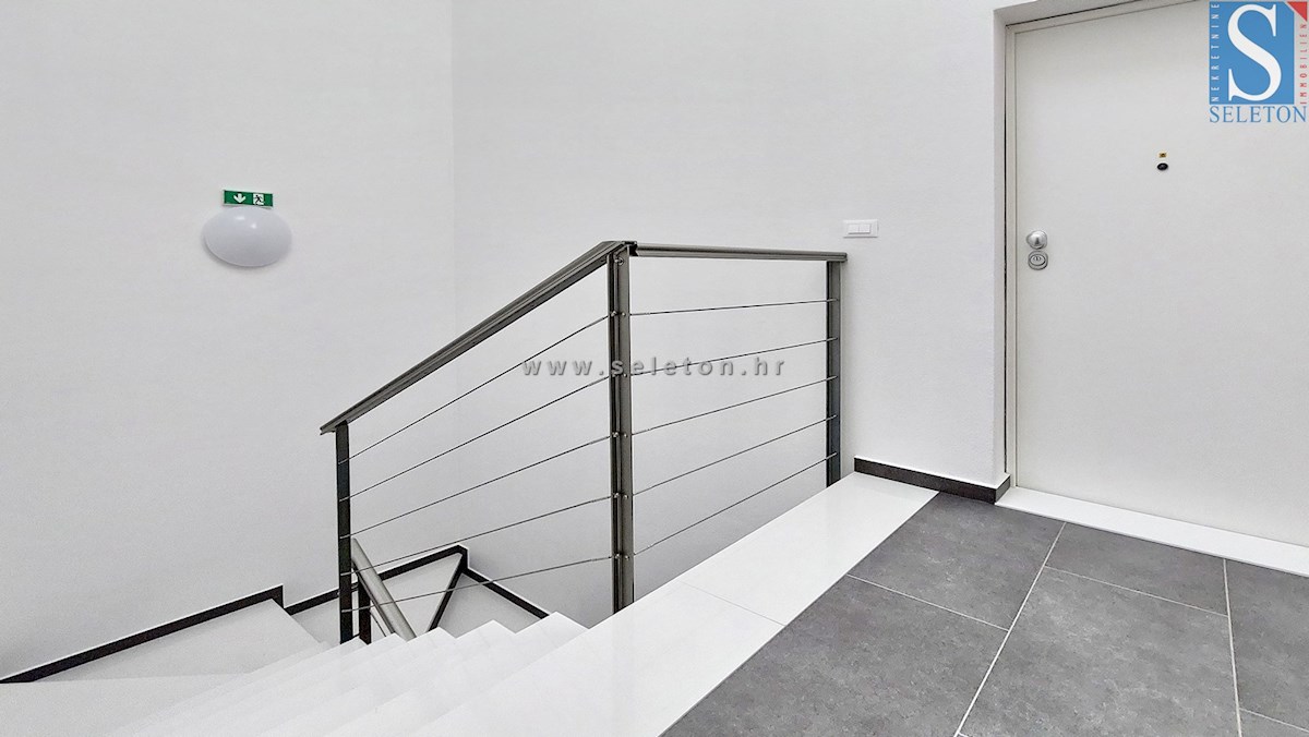 Poreč-Parenzo - nuovo appartamento di 65 m2 nelle vicinanze, 1. piano