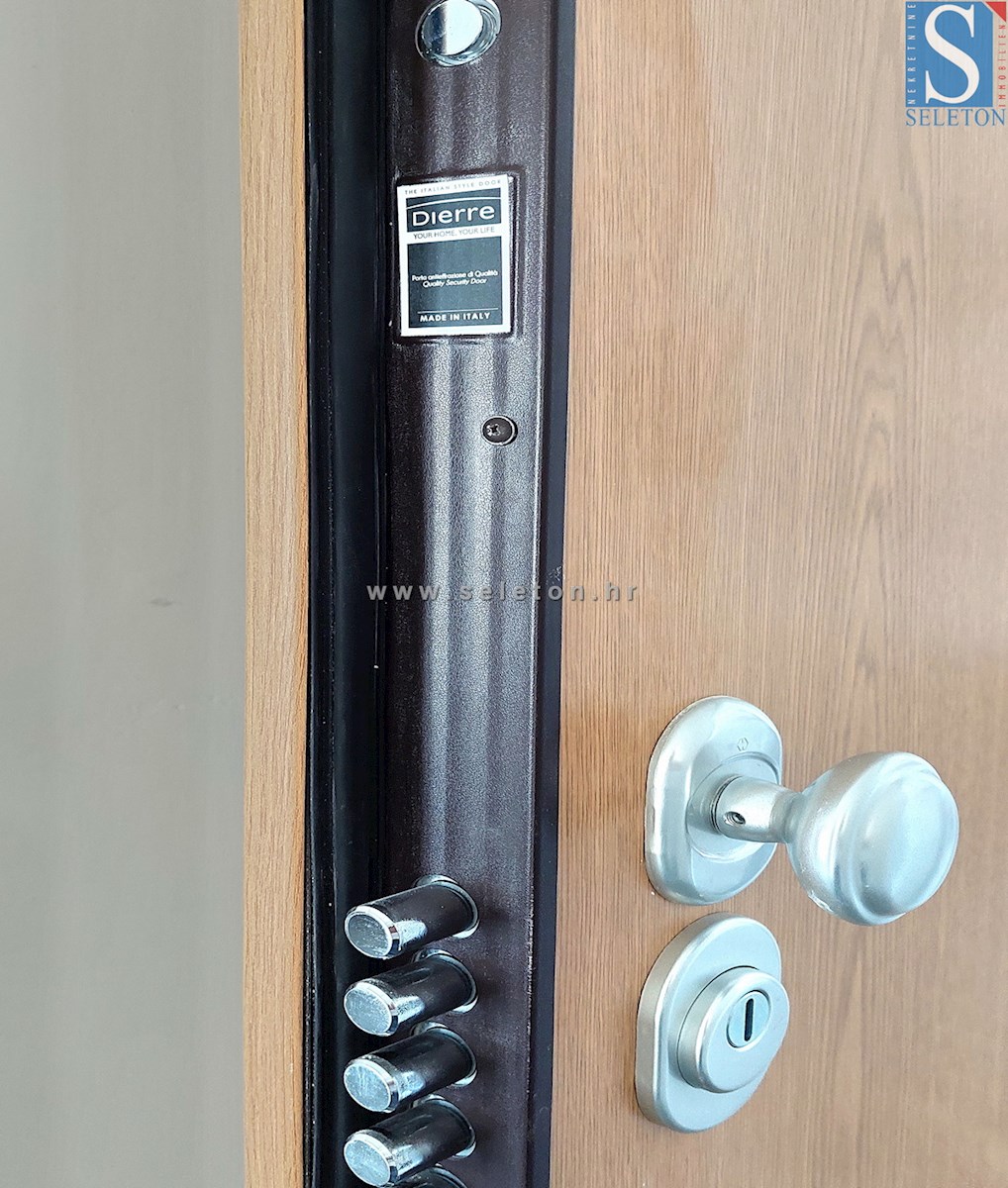 Istria, nuovo appartamento nelle vicinanze di Poreč-Parenzo di 72 m2 con giardino di 170 m2