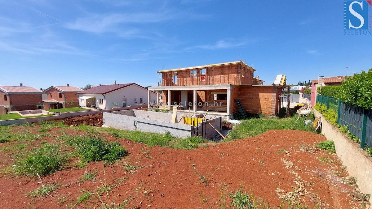 Casa indipendente di 240 m2 con vista mare, piscina e garage vicino a Parenzo - in costruzione
