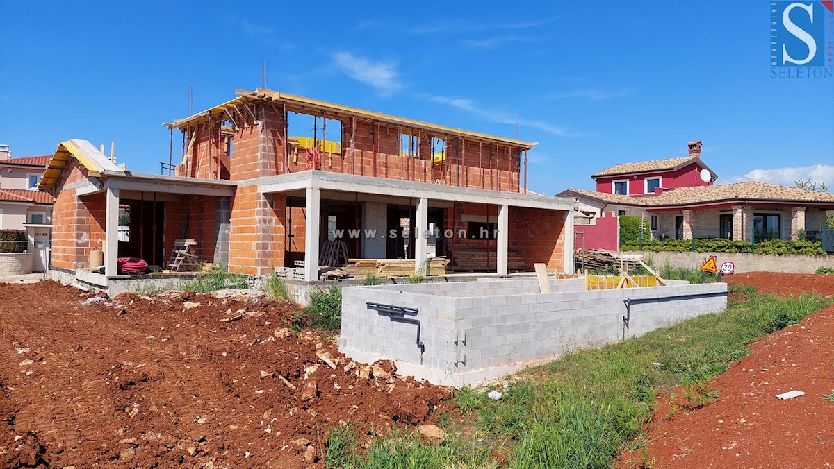 Casa indipendente di 240 m2 con vista mare, piscina e garage vicino a Parenzo - in costruzione