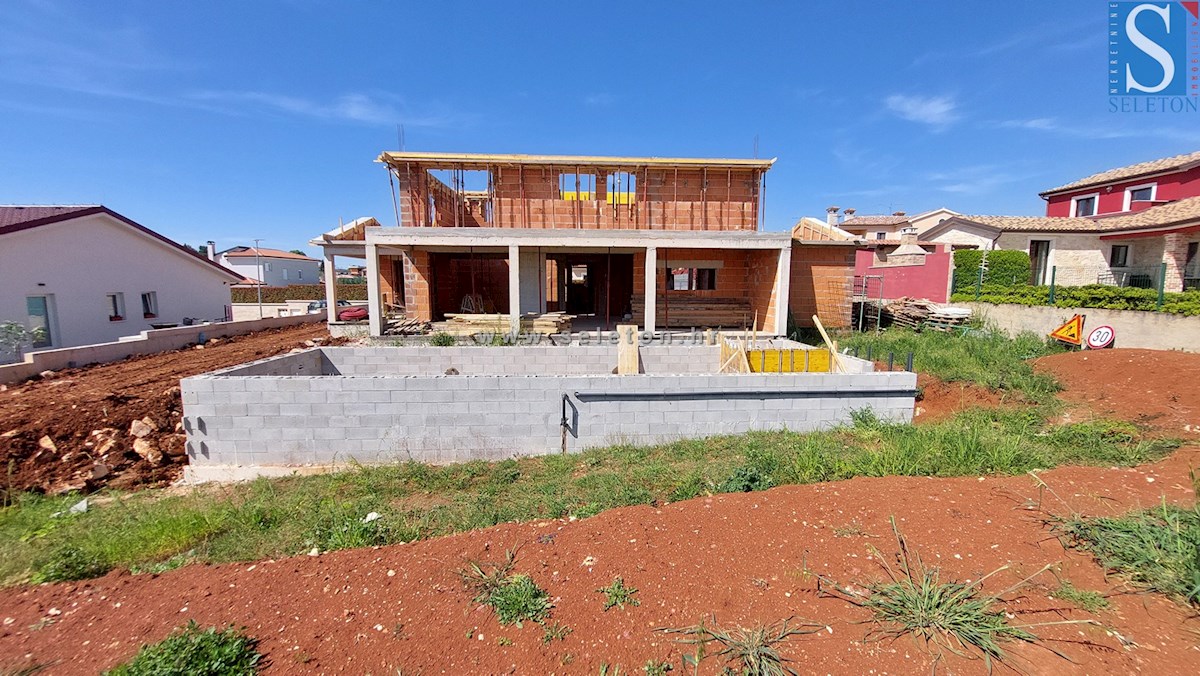 Casa indipendente di 240 m2 con vista mare, piscina e garage vicino a Parenzo - in costruzione