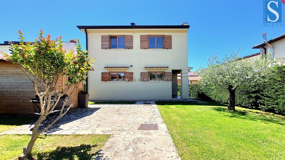 Casa con piscina nelle vicinanze di Poreč-Parenzo