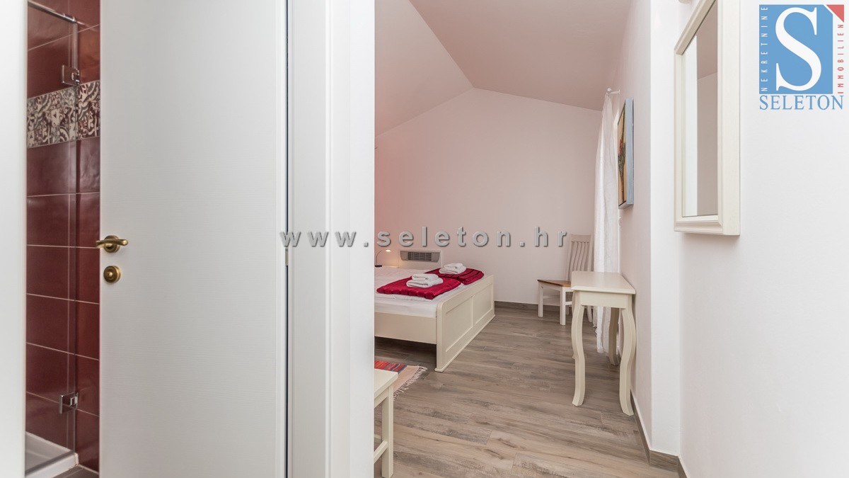 Poreč-Parenzo - dintorni, casa indipendente di 130 m2 con piscina