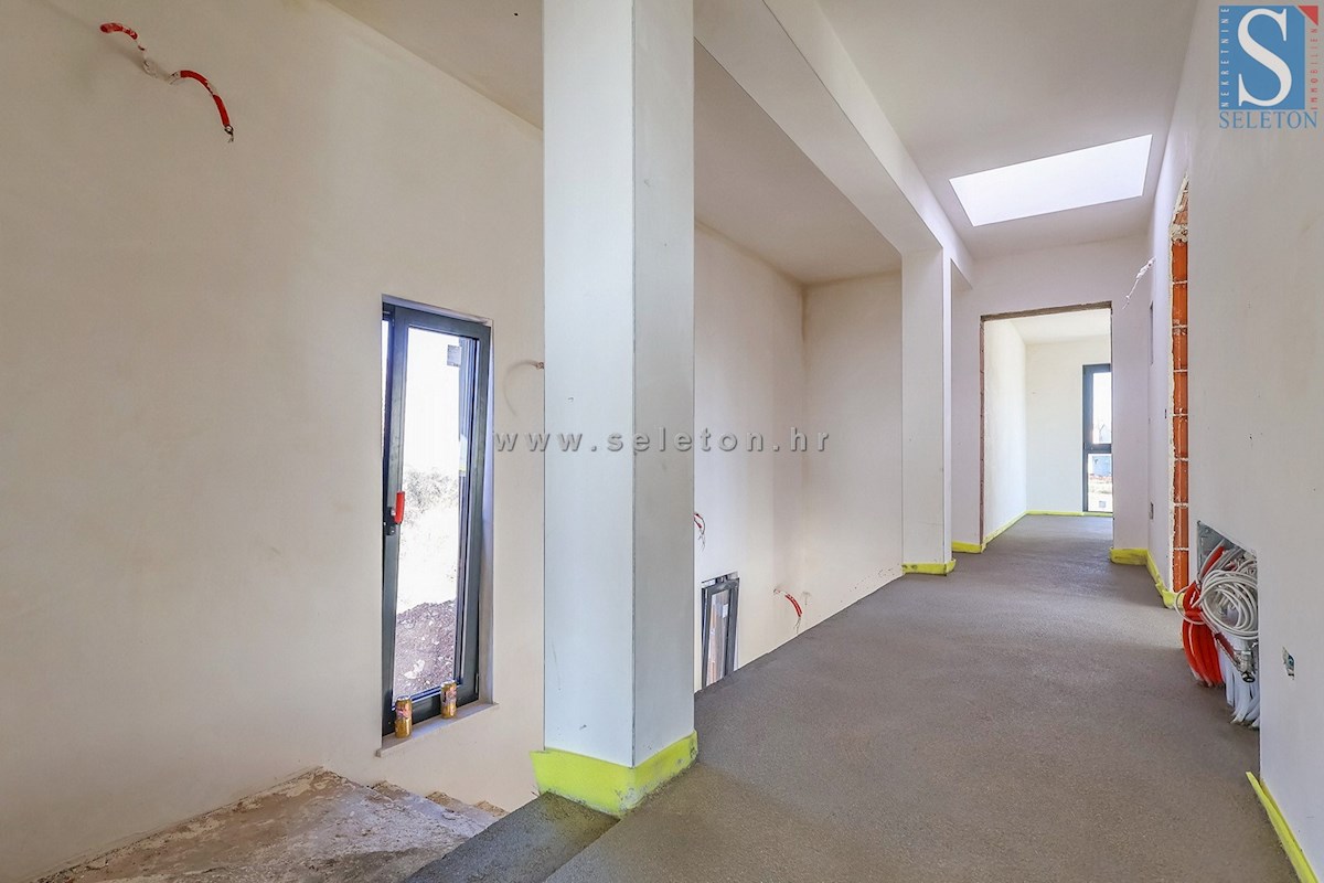 Moderna casa indipendente di 243 m2 con piscina di 36 m2 nelle vicinanze di Poreč-Parenzo - in costruzione