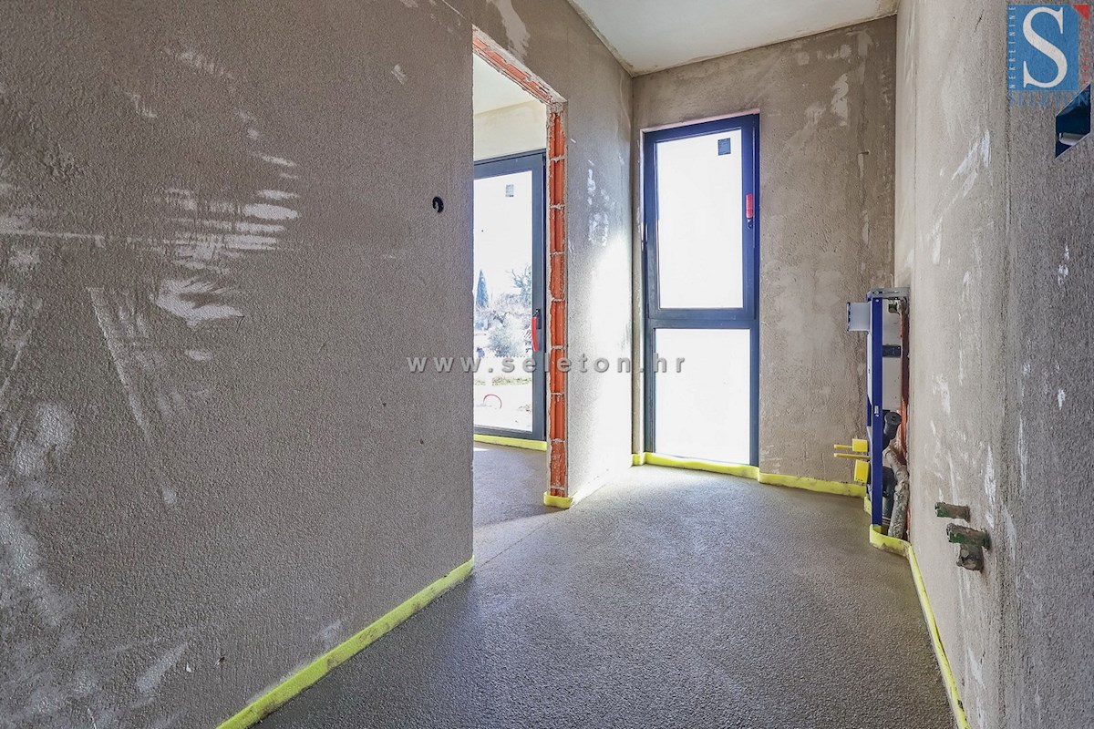 Moderna casa indipendente di 243 m2 con piscina di 36 m2 nelle vicinanze di Poreč-Parenzo - in costruzione