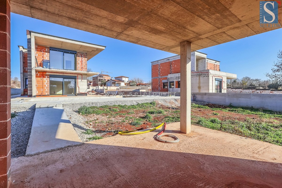Moderna casa indipendente di 243 m2 con piscina di 36 m2 nelle vicinanze di Poreč-Parenzo - in costruzione