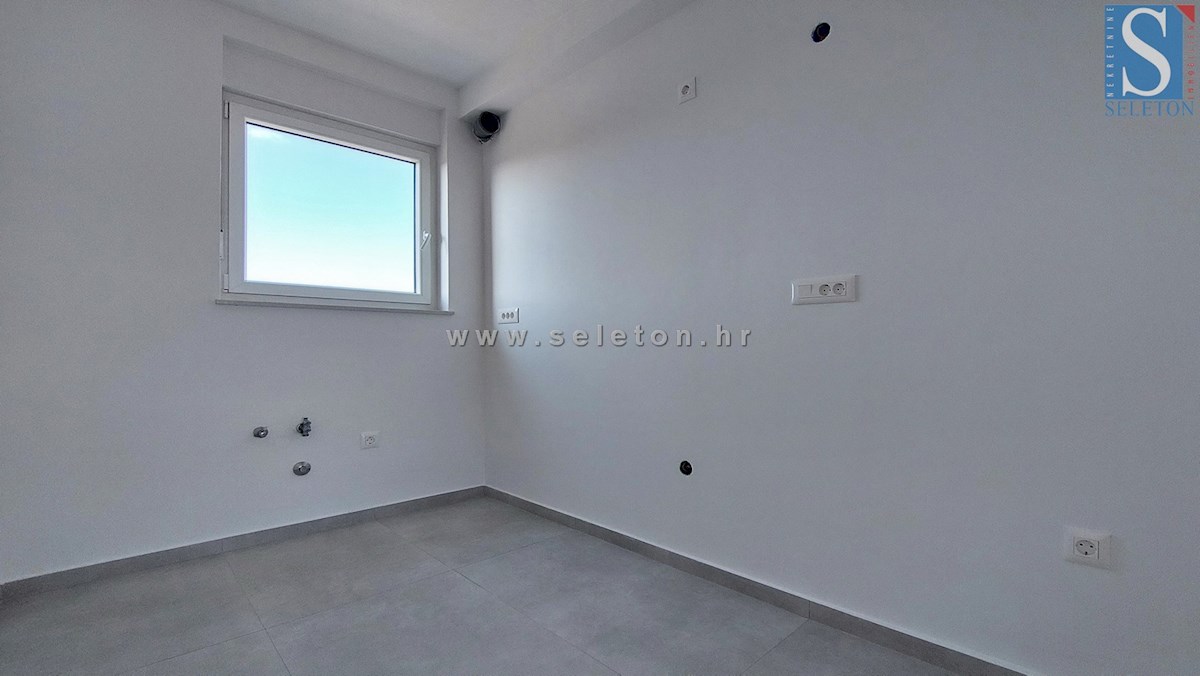 Istria, Poreč, nuovo appartamento di 67 m2 con vista mare, ASCENSORE, 2 posti auto