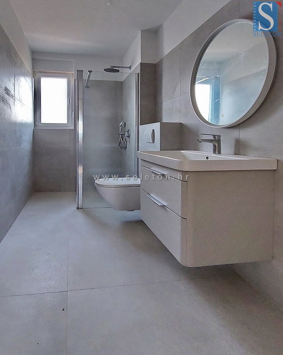 Nuovo appartamento di 67 m2 con vista mare, ASCENSORE, 2 posti auto