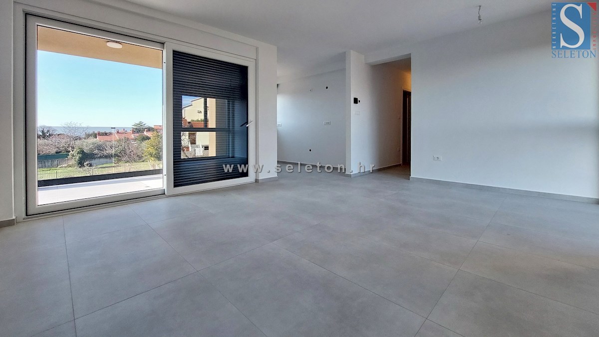 Istria, Poreč, nuovo appartamento di 67 m2 con vista mare, ASCENSORE, 2 posti auto