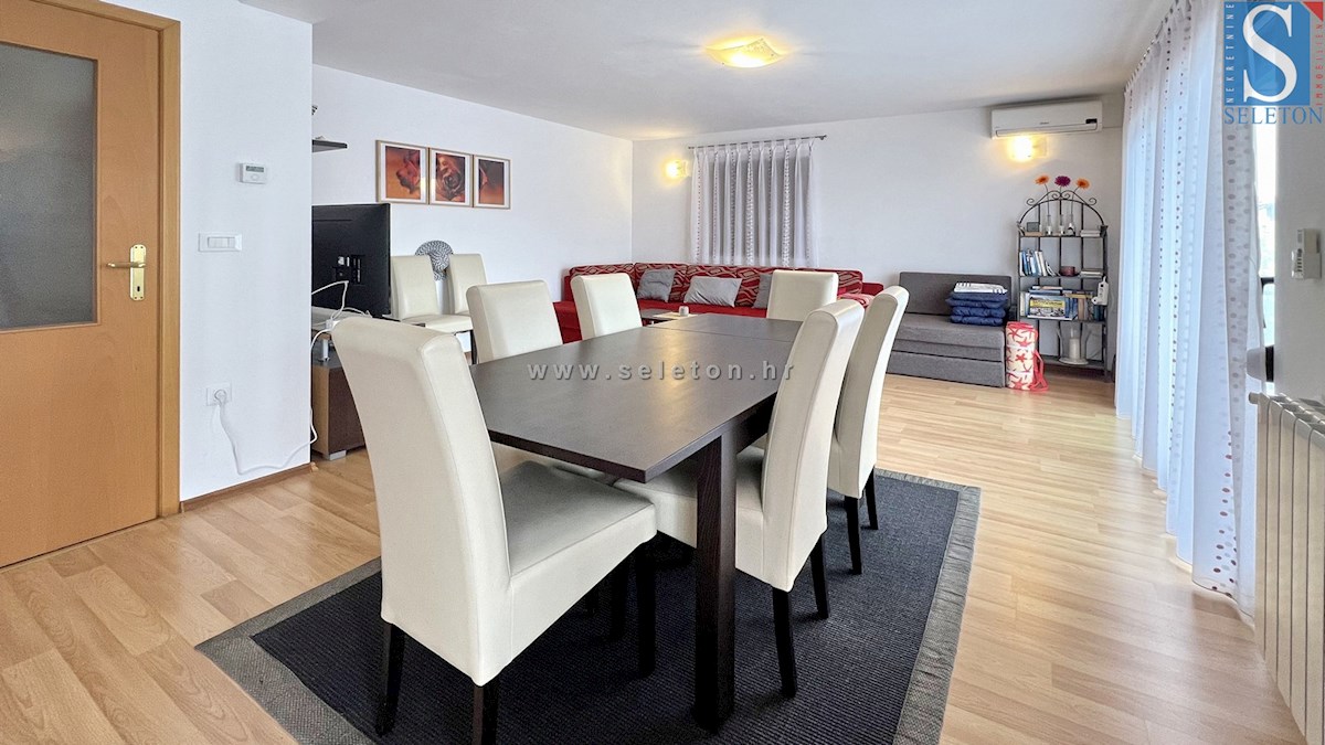 Poreč-Parenzo, casa indipendente di 160 m2 con piscina