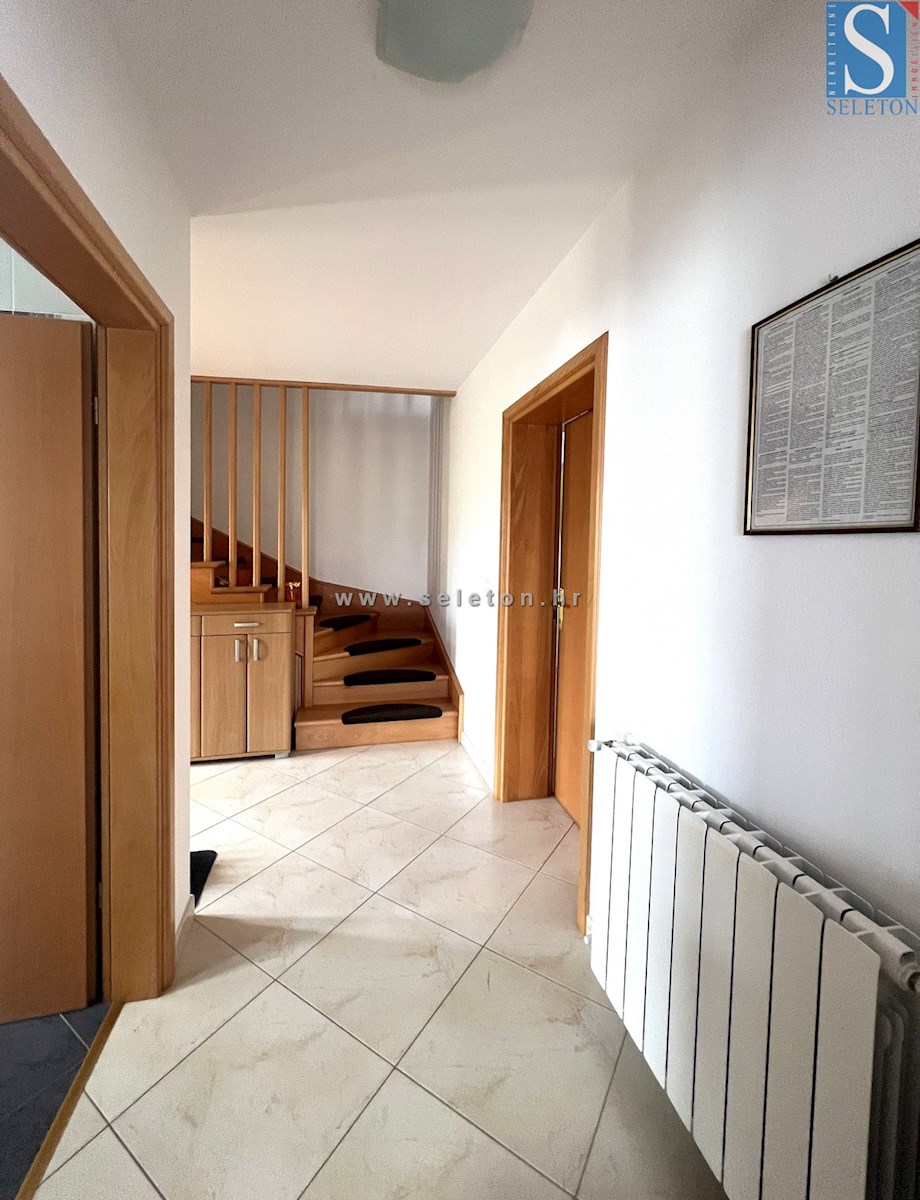 Poreč-Parenzo, casa indipendente di 160 m2 con piscina