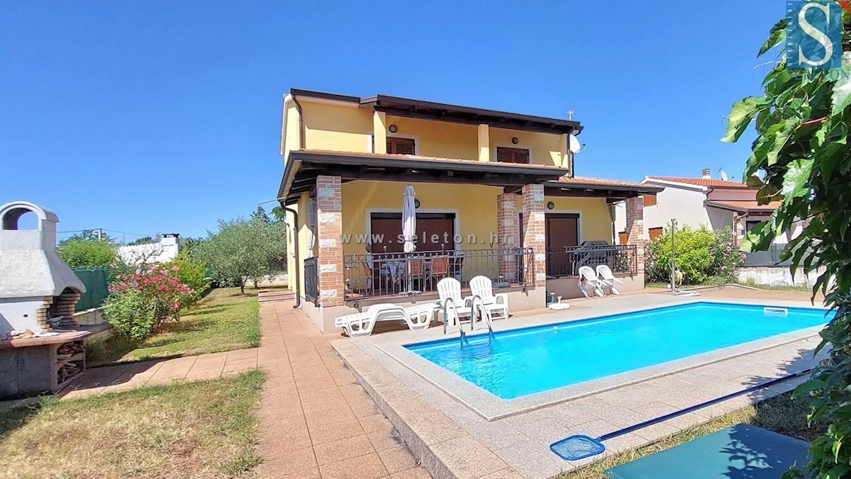 Poreč-Parenzo, casa indipendente di 160 m2 con piscina