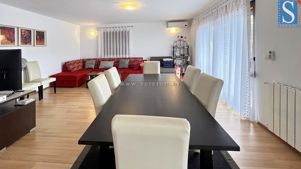 Poreč-Parenzo, casa indipendente di 160 m2 con piscina