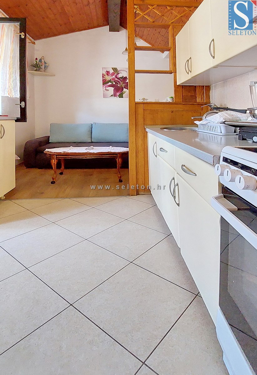 Appartamento di 38 m2 vicino al mare nella zona di Poreč-Parenzo