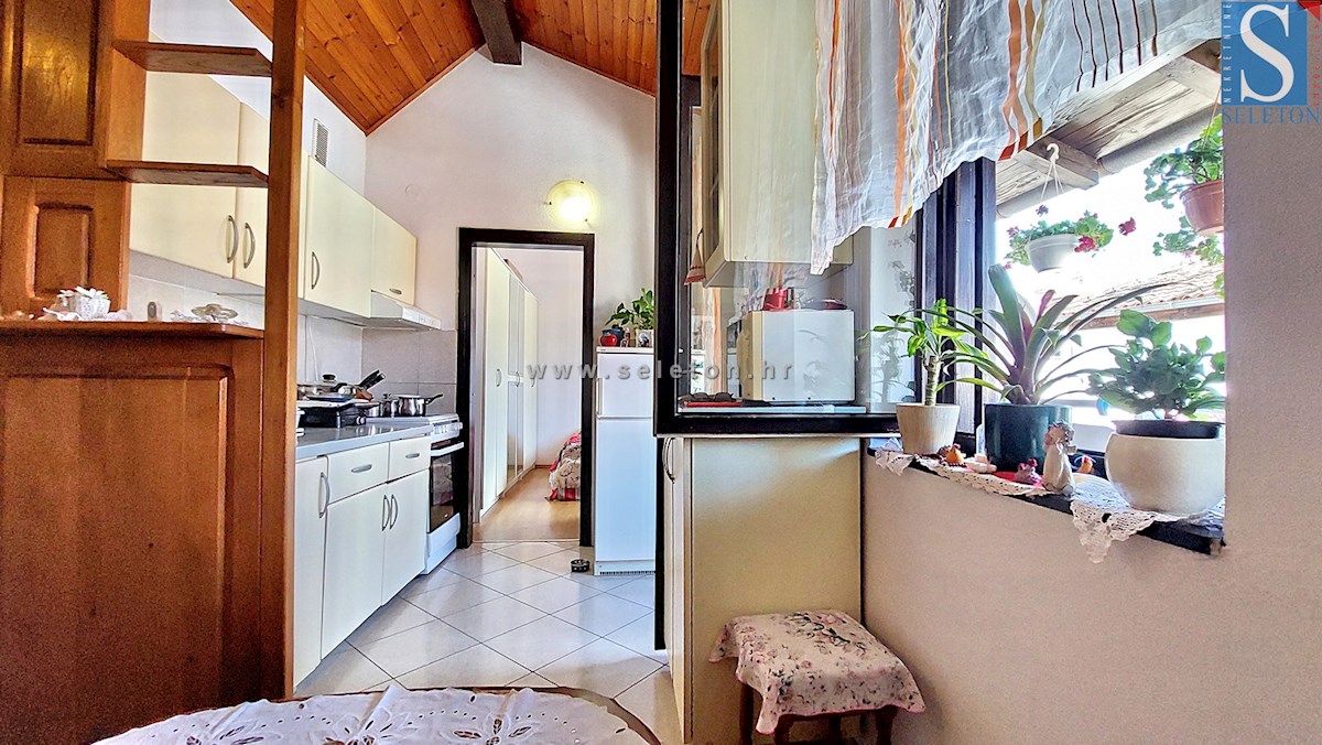 Appartamento di 38 m2 vicino al mare nella zona di Poreč-Parenzo