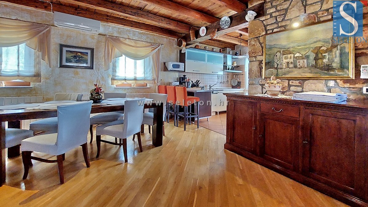 Casa di 160 m2 con piscina e vista mare vicino a Poreč-Parenzo