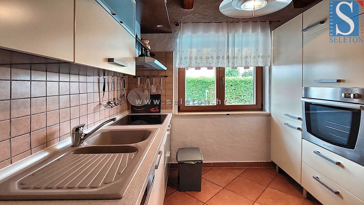 Casa di 160 m2 con piscina e vista mare vicino a Poreč-Parenzo