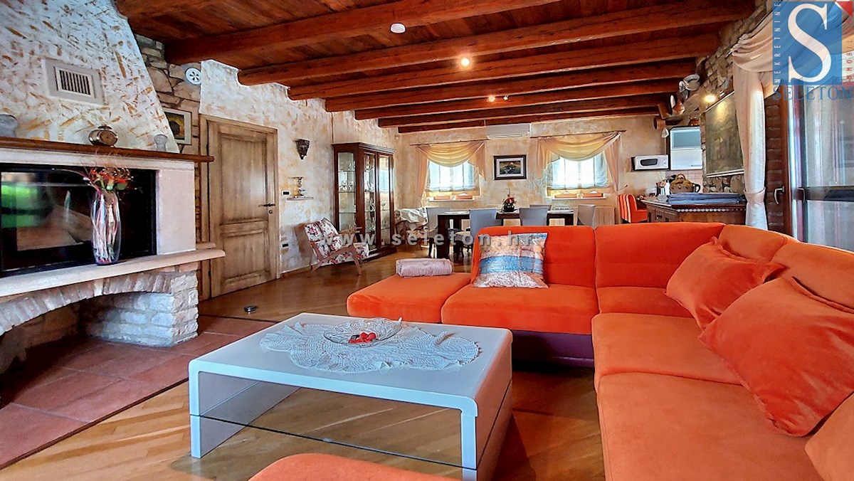 Casa di 160 m2 con piscina e vista mare vicino a Poreč-Parenzo