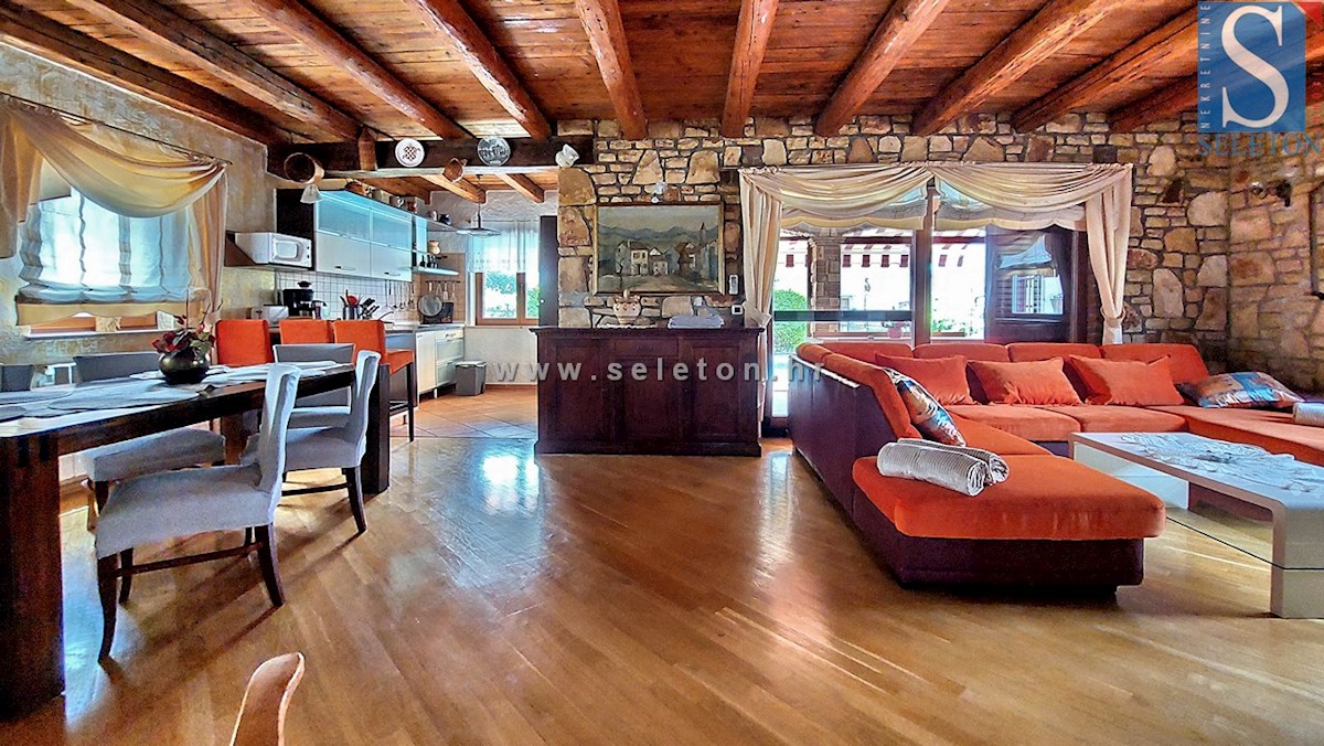 Casa di 160 m2 con piscina e vista mare vicino a Poreč-Parenzo