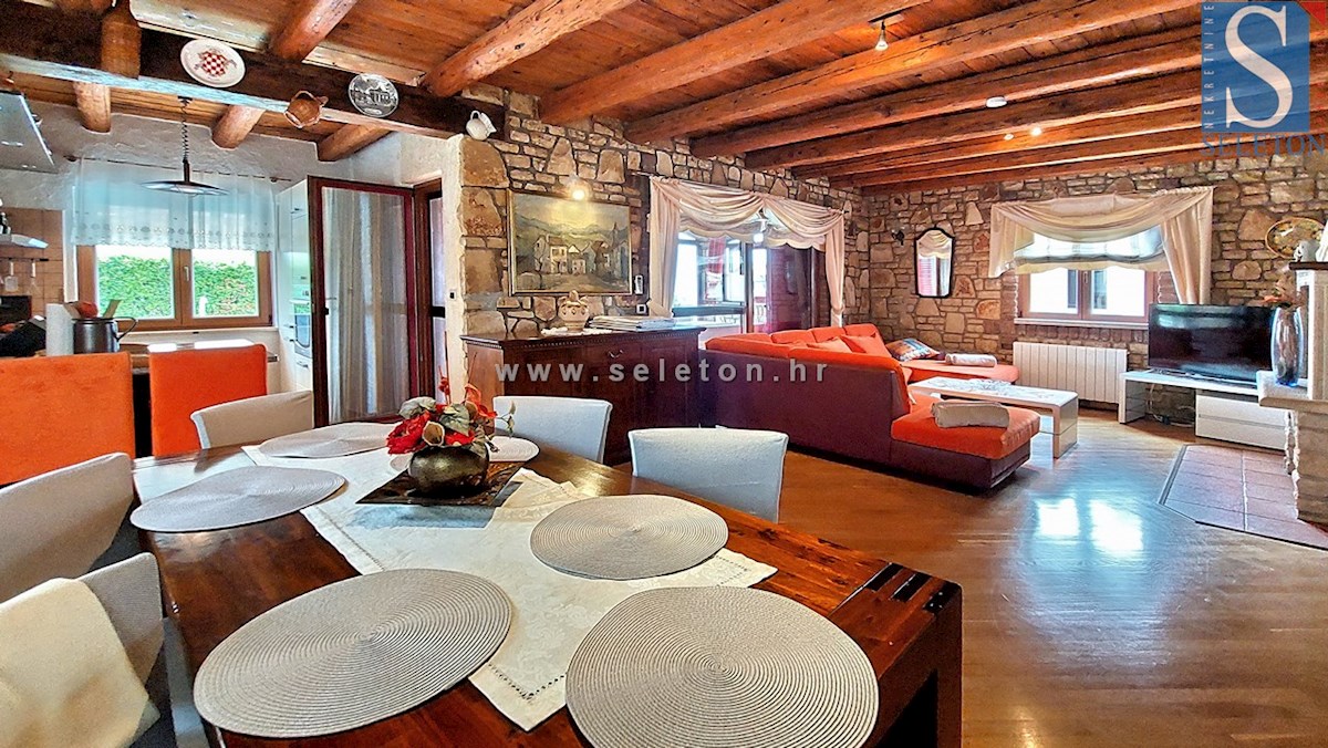 Casa di 160 m2 con piscina e vista mare vicino a Poreč-Parenzo