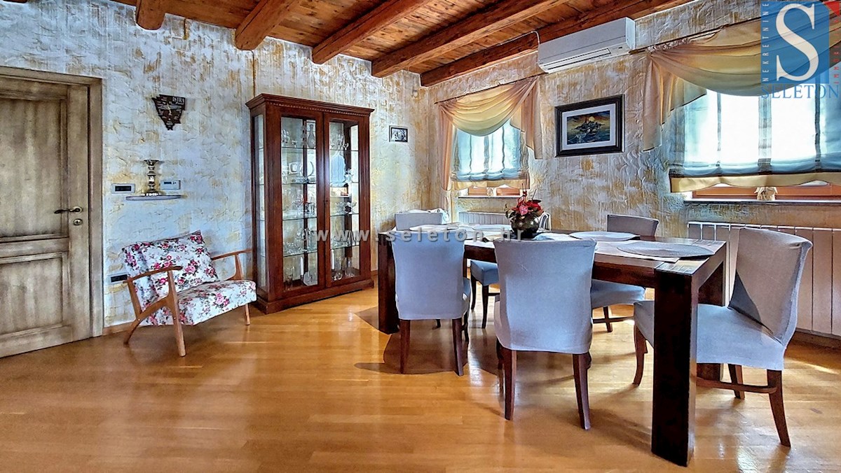 Casa di 160 m2 con piscina e vista mare vicino a Poreč-Parenzo