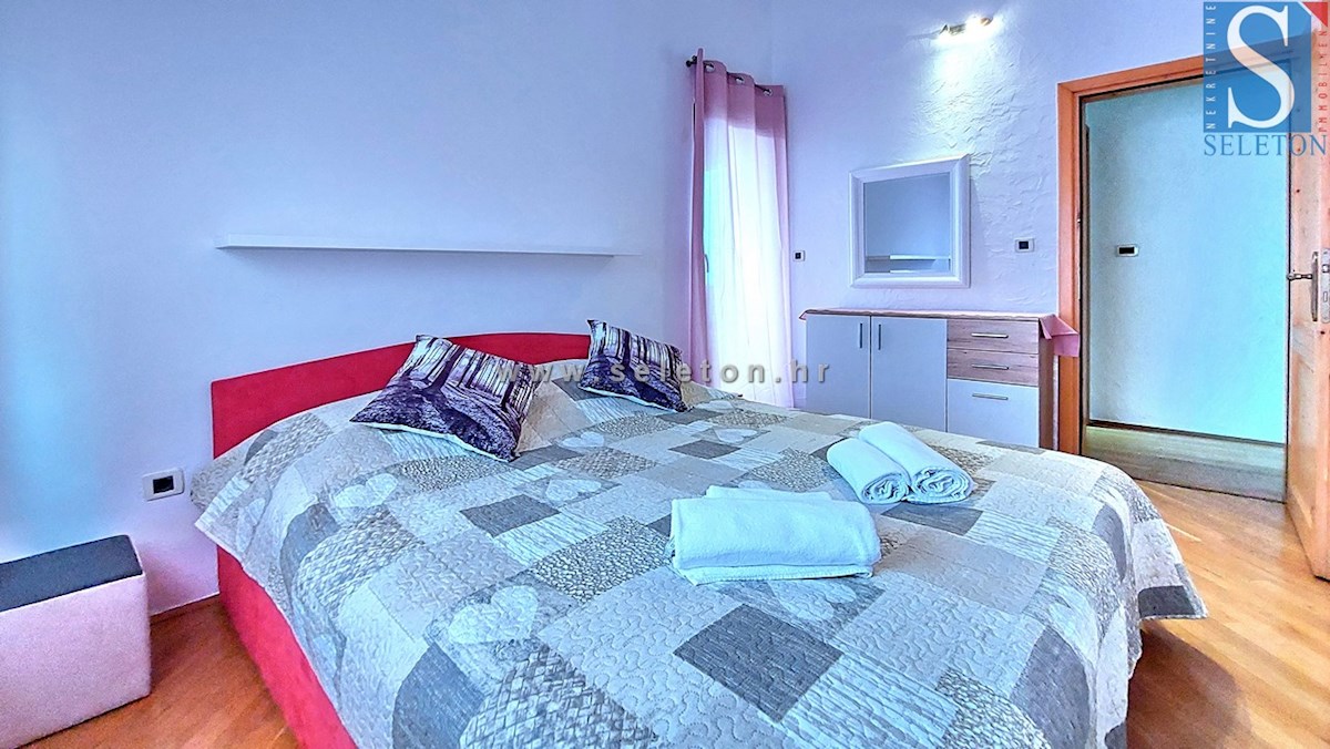 Casa di 160 m2 con piscina e vista mare vicino a Poreč-Parenzo