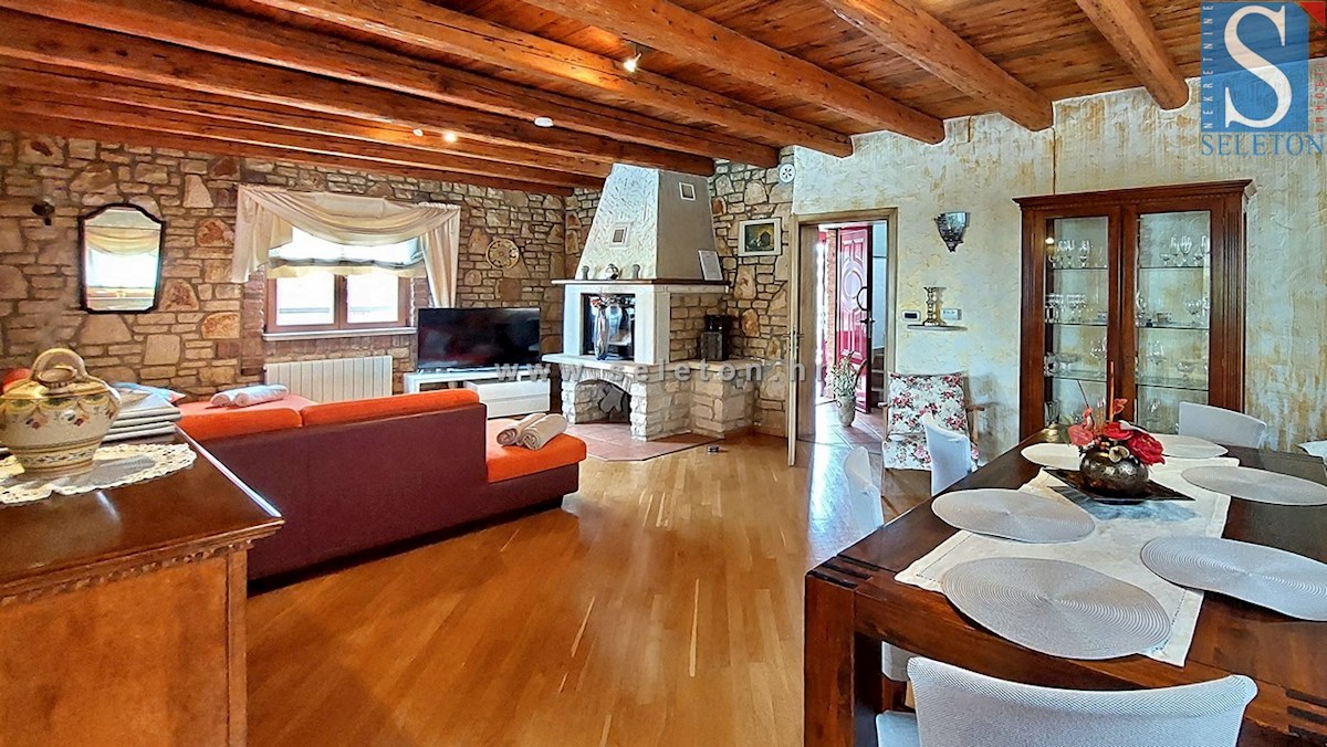 Casa di 160 m2 con piscina e vista mare vicino a Poreč-Parenzo