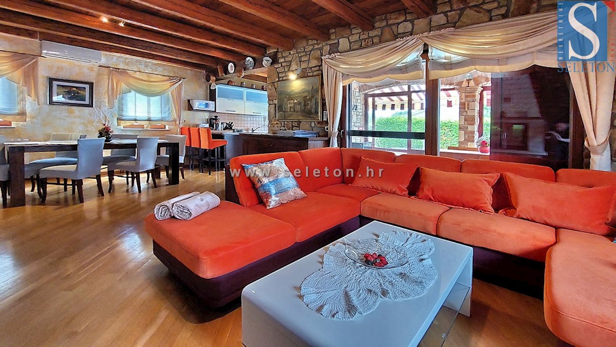 Casa di 160 m2 con piscina e vista mare vicino a Poreč-Parenzo