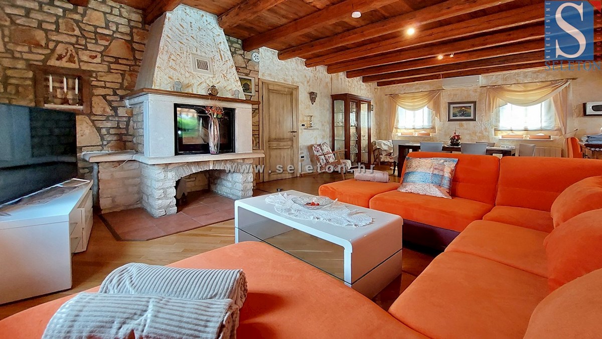 Casa di 160 m2 con piscina e vista mare vicino a Poreč-Parenzo