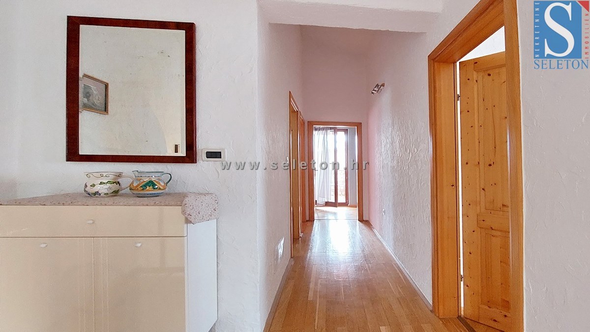 Casa di 160 m2 con piscina e vista mare vicino a Poreč-Parenzo