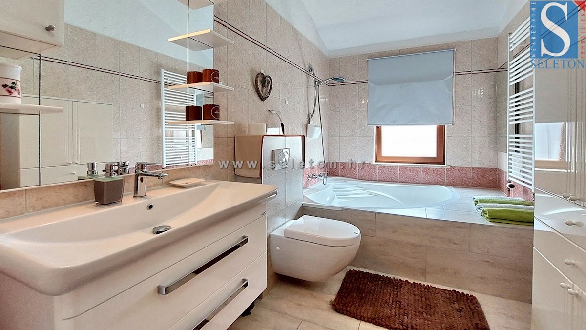 Casa di 160 m2 con piscina e vista mare vicino a Poreč-Parenzo