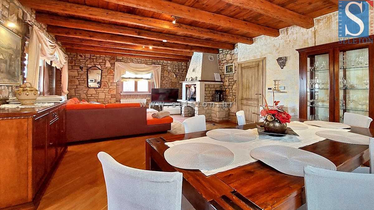 Casa di 160 m2 con piscina e vista mare vicino a Poreč-Parenzo