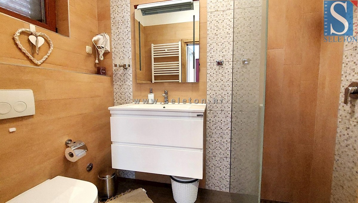 Casa di 160 m2 con piscina e vista mare vicino a Poreč-Parenzo