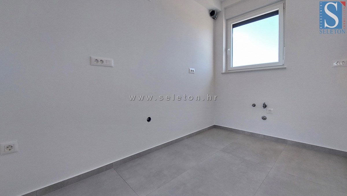 Istria, Poreč, nuovo appartamento di 67 m2 con vista mare, ASCENSORE, 2 posti auto