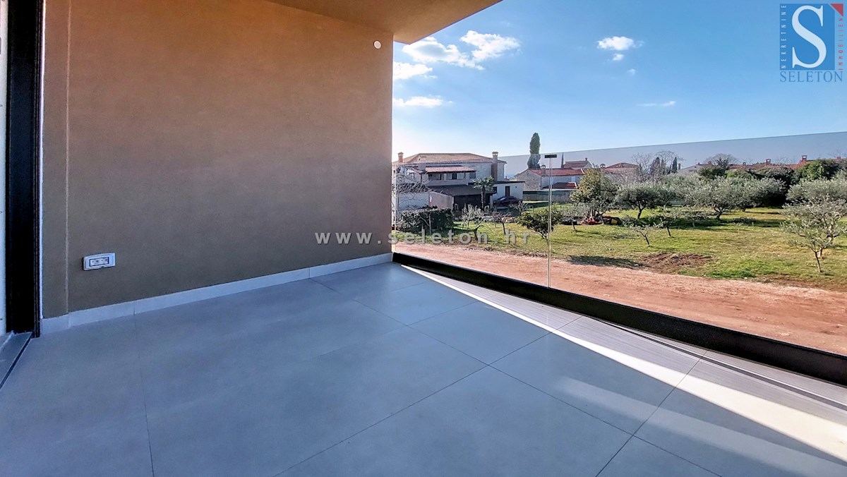 Istria, Poreč, nuovo appartamento di 67 m2 con vista mare