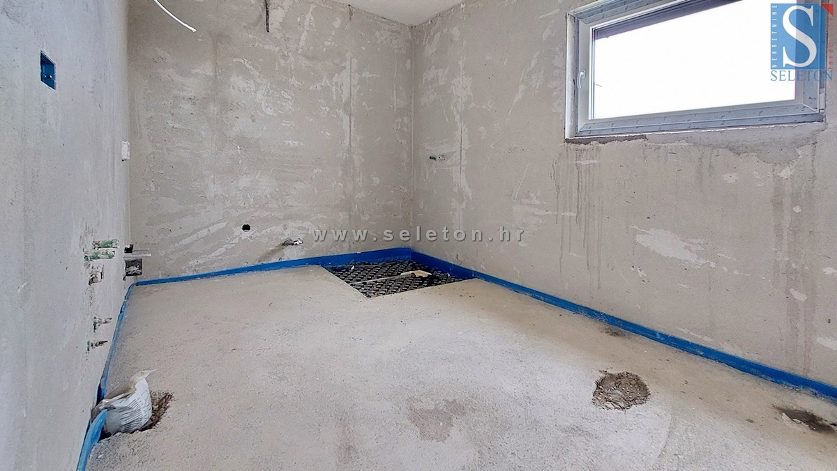 Istria, Poreč-Parenzo, nuovo appartamento di 161 m2, 2° piano, vista mare, a circa 800 m dal mare (in linea d'aria)